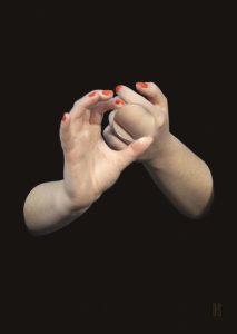 2 hands holding a magnifying lens